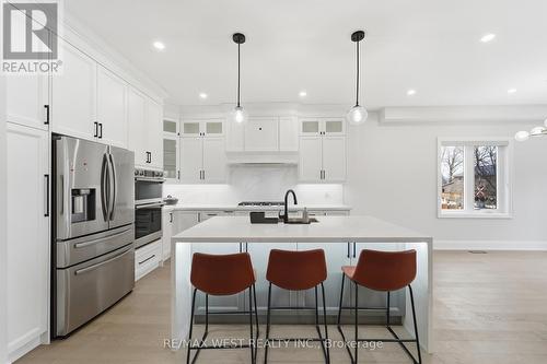 922 Fourth Street, Mississauga, ON - Indoor Photo Showing Kitchen With Stainless Steel Kitchen With Upgraded Kitchen
