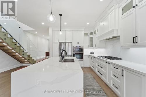 922 Fourth Street, Mississauga, ON - Indoor Photo Showing Kitchen With Double Sink With Upgraded Kitchen