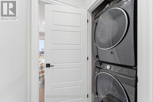 922 Fourth Street, Mississauga, ON - Indoor Photo Showing Laundry Room