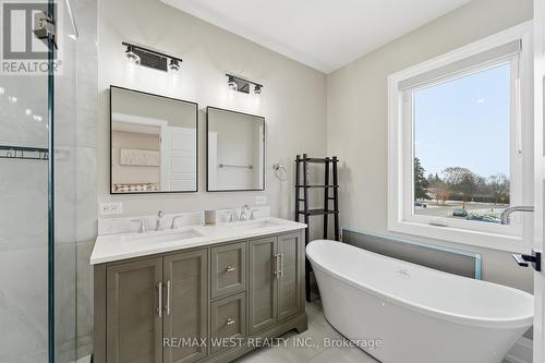 922 Fourth Street, Mississauga, ON - Indoor Photo Showing Bathroom