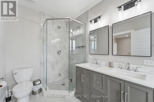 922 Fourth Street, Mississauga, ON - Indoor Photo Showing Bathroom