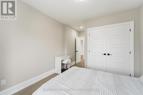 922 Fourth Street, Mississauga, ON - Indoor Photo Showing Bedroom