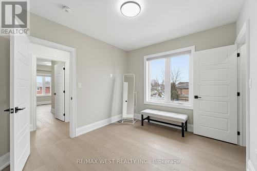 922 Fourth Street, Mississauga, ON - Indoor