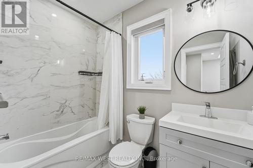 922 Fourth Street, Mississauga, ON - Indoor Photo Showing Bathroom