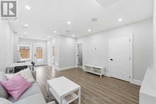 922 Fourth Street, Mississauga, ON - Indoor