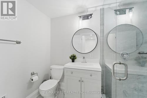 922 Fourth Street, Mississauga, ON - Indoor Photo Showing Bathroom