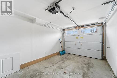 922 Fourth Street, Mississauga, ON - Indoor Photo Showing Garage