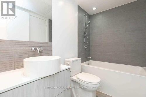 634 - 161 Roehampton Avenue, Toronto, ON - Indoor Photo Showing Bathroom