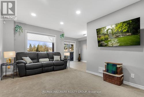 93 Cedarock Drive, Ottawa, ON - Indoor Photo Showing Living Room