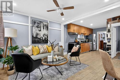 290 Nassau Street, Oshawa, ON - Indoor Photo Showing Living Room