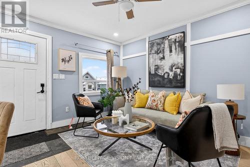 290 Nassau Street, Oshawa, ON - Indoor Photo Showing Living Room