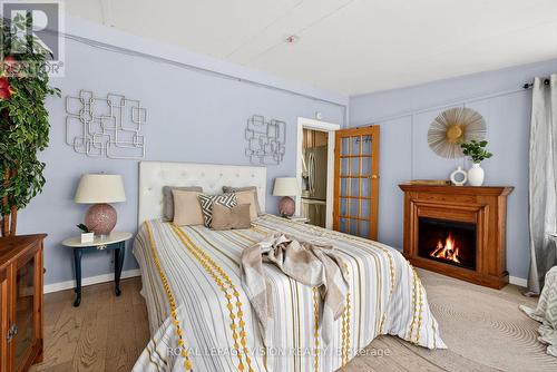 290 Nassau Street, Oshawa, ON - Indoor Photo Showing Bedroom