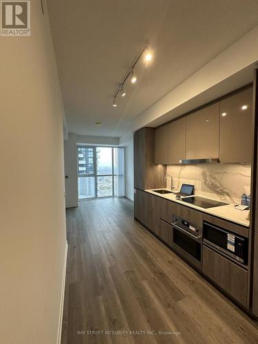 4301 - 8 Interchange Way W, Vaughan, ON - Indoor Photo Showing Kitchen