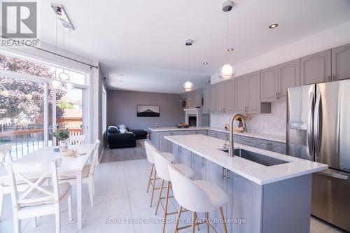 34 Keighley Circle, Ottawa, ON - Indoor Photo Showing Kitchen With Stainless Steel Kitchen With Upgraded Kitchen
