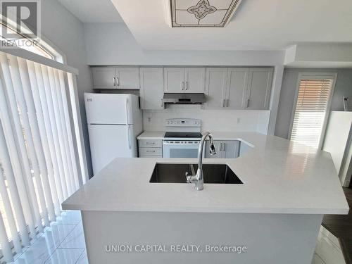 5450 Tree Crest Court, Mississauga, ON - Indoor Photo Showing Kitchen