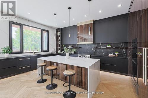 957 Dormer Street, Mississauga, ON - Indoor Photo Showing Kitchen With Upgraded Kitchen
