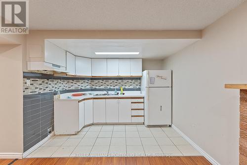 3449 Halstead Road, Mississauga, ON - Indoor Photo Showing Kitchen With Double Sink