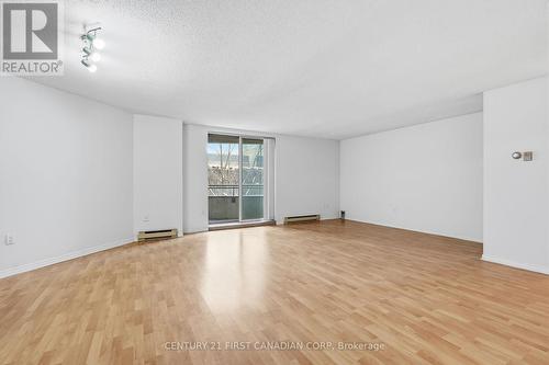 402 - 500 Talbot Street, London East (East F), ON - Indoor Photo Showing Other Room