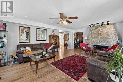 3205 Poplar Avenue, Fort Erie (Ridgeway), ON - Indoor Photo Showing Living Room