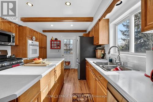 3205 Poplar Avenue, Fort Erie (Ridgeway), ON - Indoor Photo Showing Kitchen With Double Sink