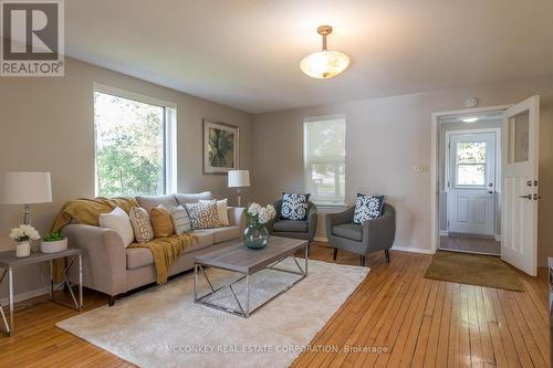1767 Young'S Point Road, Selwyn, ON - Indoor Photo Showing Living Room