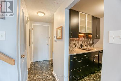 1105 - 556 Laurier Avenue W, Ottawa, ON - Indoor Photo Showing Other Room