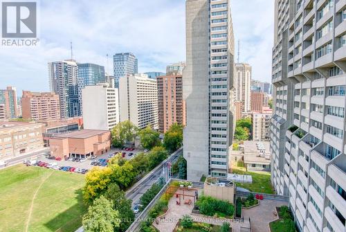 1105 - 556 Laurier Avenue W, Ottawa, ON - Outdoor With Facade