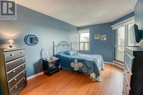 1105 - 556 Laurier Avenue W, Ottawa, ON - Indoor Photo Showing Bedroom