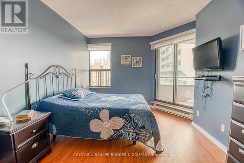 1105 - 556 Laurier Avenue W, Ottawa, ON - Indoor Photo Showing Bedroom