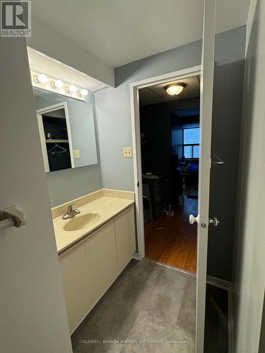 1105 - 556 Laurier Avenue W, Ottawa, ON - Indoor Photo Showing Other Room