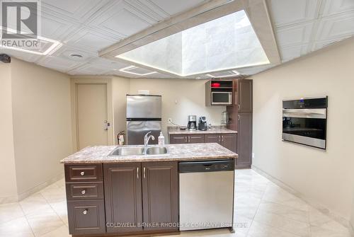1105 - 556 Laurier Avenue W, Ottawa, ON - Indoor Photo Showing Kitchen With Double Sink