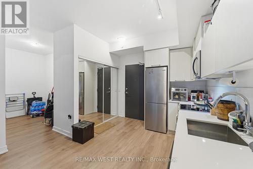 306 - 25 Neighbourhood Lane, Toronto, ON - Indoor Photo Showing Kitchen With Stainless Steel Kitchen