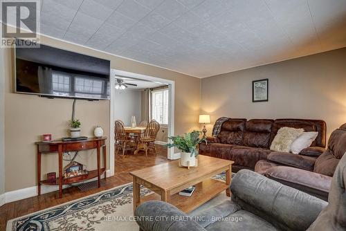 6745 Richmond Road, Malahide (Calton), ON - Indoor Photo Showing Living Room