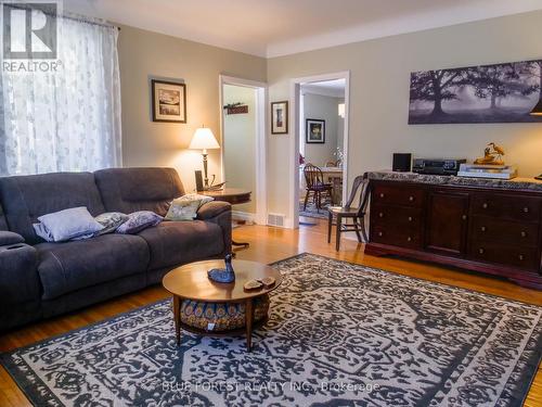183 Nancy Street, Dutton/Dunwich (Dutton), ON - Indoor Photo Showing Living Room