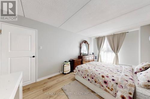 213 - 2 Glamorgan Avenue, Toronto, ON - Indoor Photo Showing Bedroom