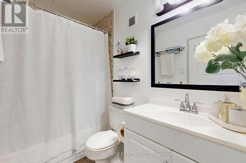 213 - 2 Glamorgan Avenue, Toronto, ON - Indoor Photo Showing Bathroom