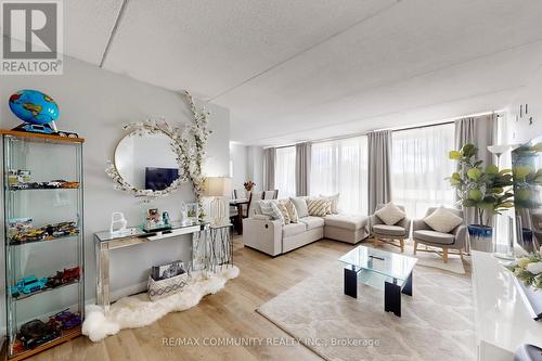 213 - 2 Glamorgan Avenue, Toronto, ON - Indoor Photo Showing Living Room