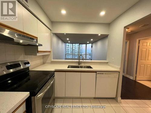 Ph 06 - 55 Elm Drive W, Mississauga, ON - Indoor Photo Showing Kitchen