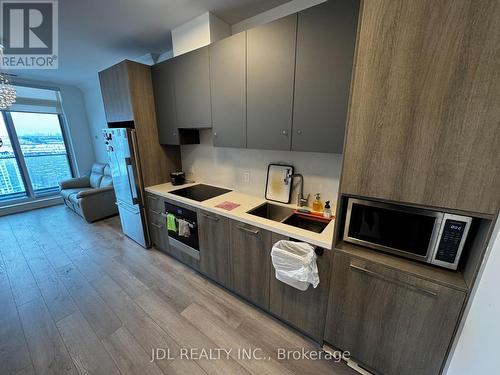 8 Water Walk Drive, Markham, ON - Indoor Photo Showing Kitchen