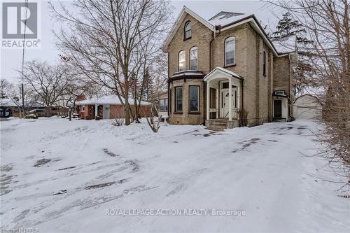 17 HAWARDEN AVENUE  Brantford, ON N3T 4H2