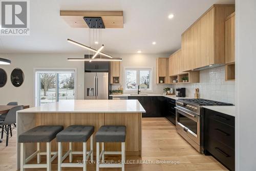 50 Royal Crescent, Southwold (Talbotville), ON - Indoor Photo Showing Kitchen With Upgraded Kitchen