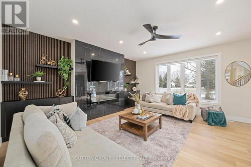 50 Royal Crescent, Southwold (Talbotville), ON - Indoor Photo Showing Living Room