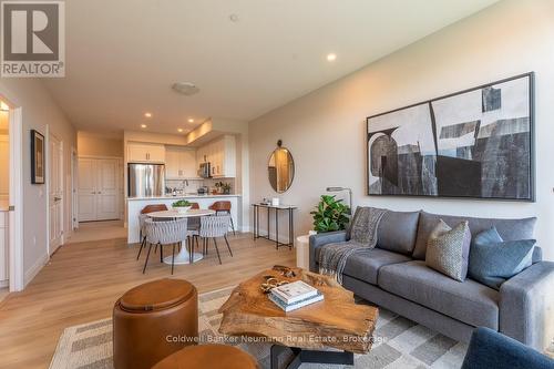 417 - 1882 Gordon Street, Guelph (Pineridge/Westminster Woods), ON - Indoor Photo Showing Living Room