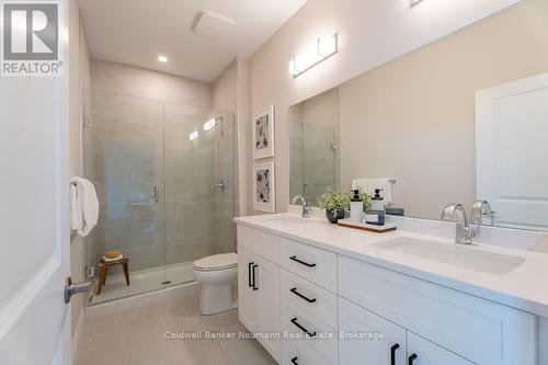 417 - 1882 Gordon Street, Guelph (Pineridge/Westminster Woods), ON - Indoor Photo Showing Bathroom