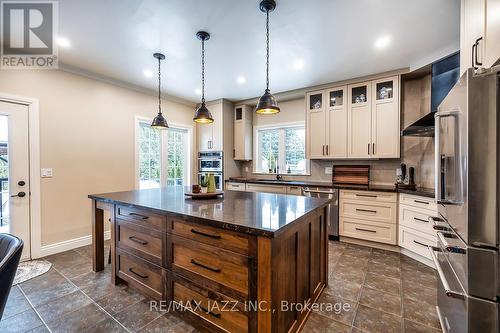 8495 Enfield Road, Clarington, ON - Indoor Photo Showing Kitchen With Upgraded Kitchen