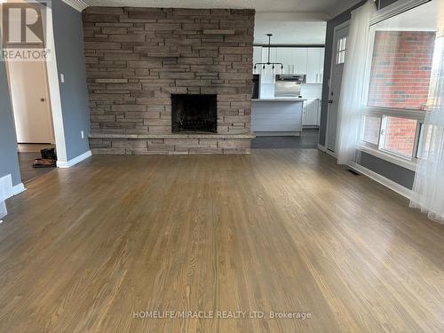 312 Grantham Avenue, St. Catharines, ON - Indoor Photo Showing Living Room With Fireplace