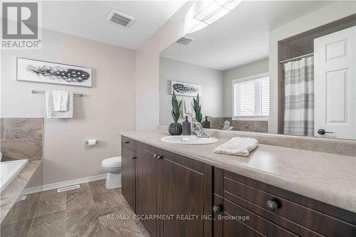 115 Larry Crescent, Haldimand, ON - Indoor Photo Showing Bathroom