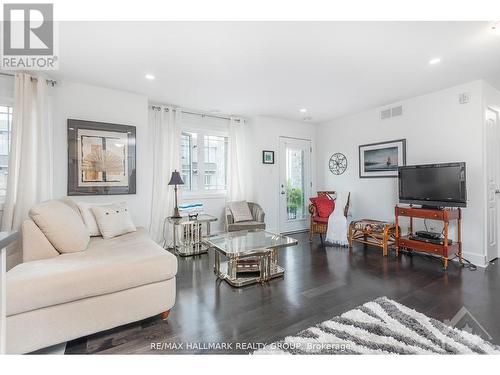 10 - 340 Tribeca Private, Ottawa, ON - Indoor Photo Showing Living Room