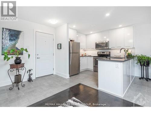 10 - 340 Tribeca Private, Ottawa, ON - Indoor Photo Showing Kitchen With Upgraded Kitchen