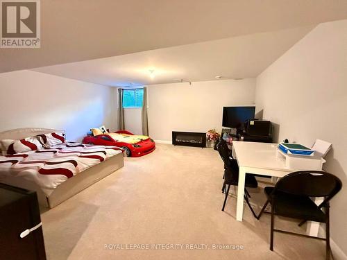 519 Hitzlay Terrace, Ottawa, ON - Indoor Photo Showing Bedroom